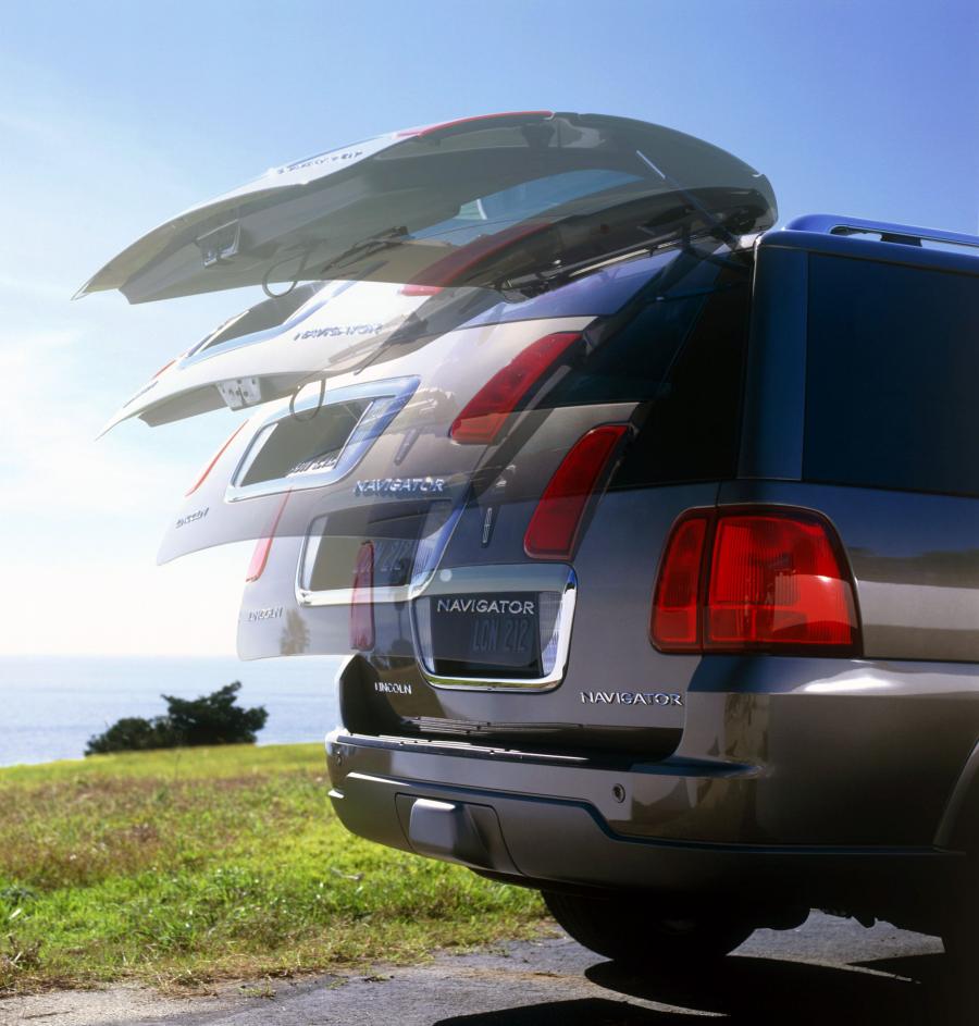  Lincoln Navigator 2003 года  (фото 33 из 59)